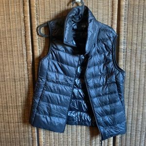 Uniqlo puffy black vest size M